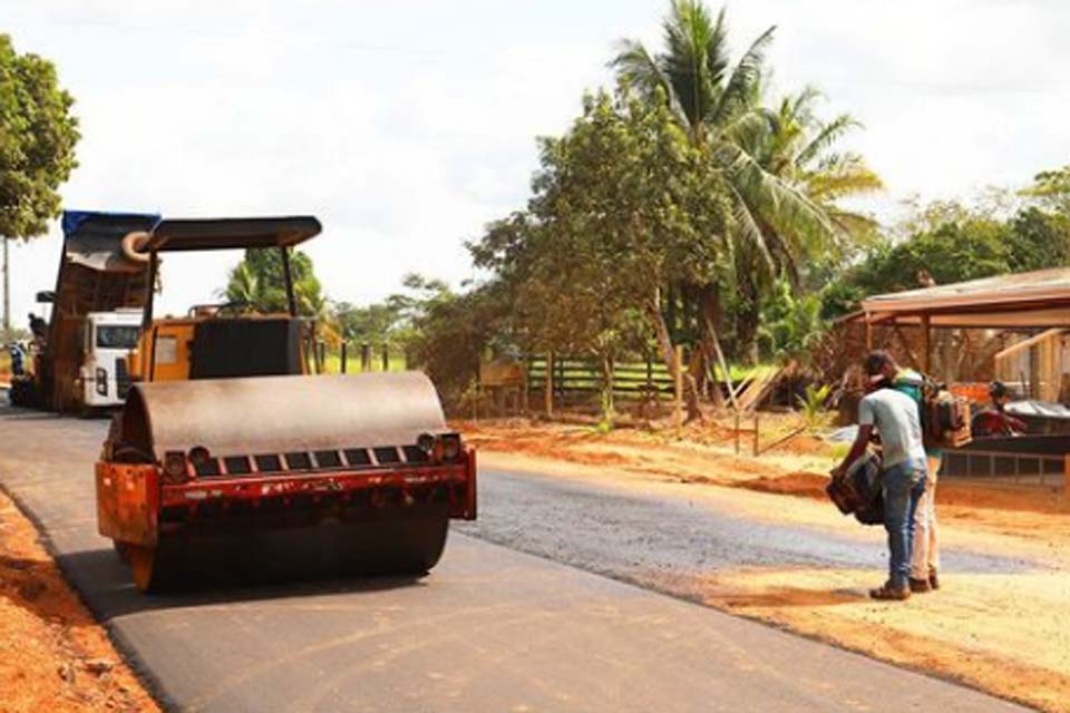 Prefeitura de Ji-Paraná realiza pavimentação asfáltica na linha Itapirema