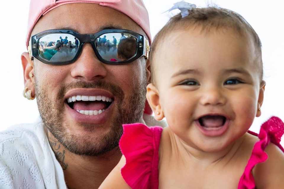 Neymar se derrete por filha Mavie: “Papai te ama demais!”