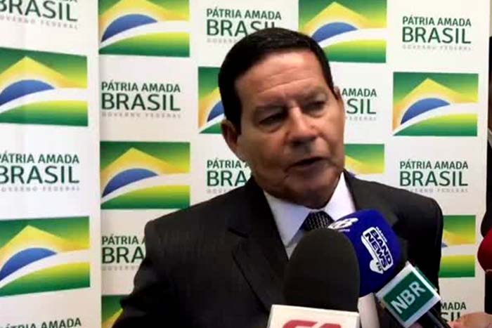 Brasil pode adotar “pequenas sanções” à Venezuela, diz Mourão