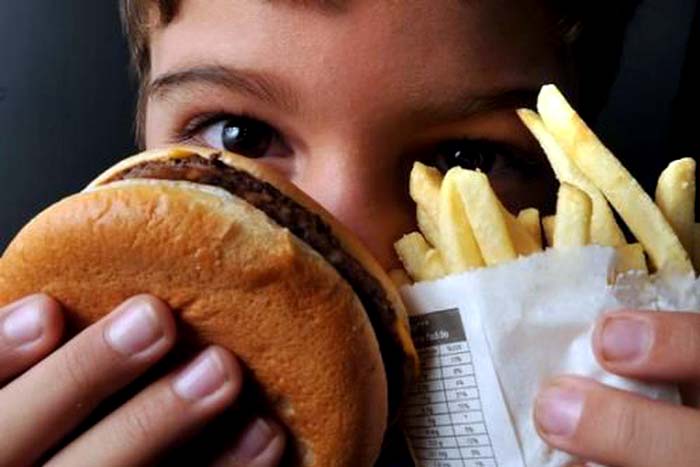 Maioria de adolescentes acompanhados na atenção básica se alimenta mal