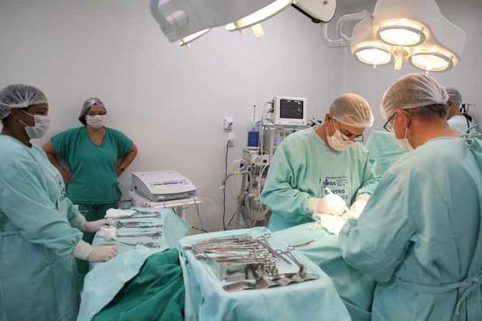Hospital contrata ortopedista e conta com oito médicos especialistas, além de vários clínicos gerais   