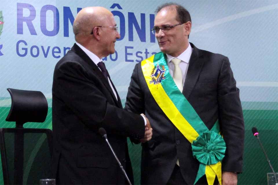 Em Jaru, Confúcio Moura critica governo de Daniel Pereira: ‘É o mesmo governo, mas parece que é outro’ 