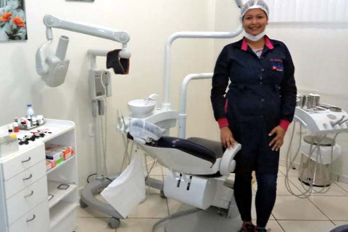 Odontologia – Cirurgiã-dentista clínica geral da Astir apresenta sua especialidade