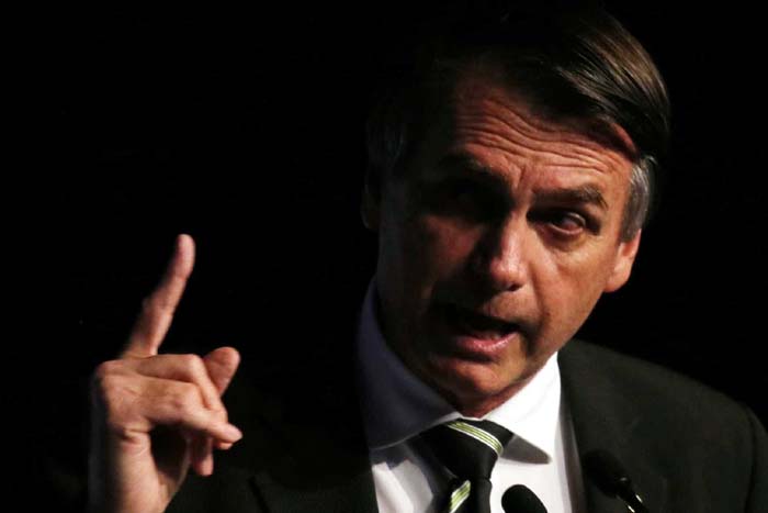 Bolsonaro faz ofensiva para rebater acusações de misoginia