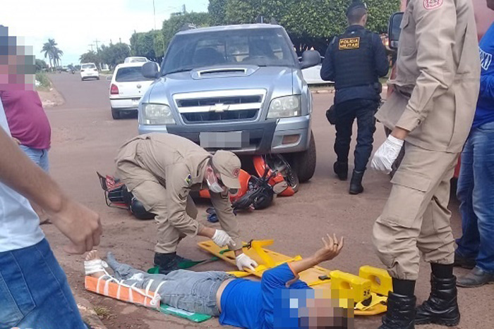 Mototaxista fica ferido após colisão com caminhonete em Pimenta Bueno