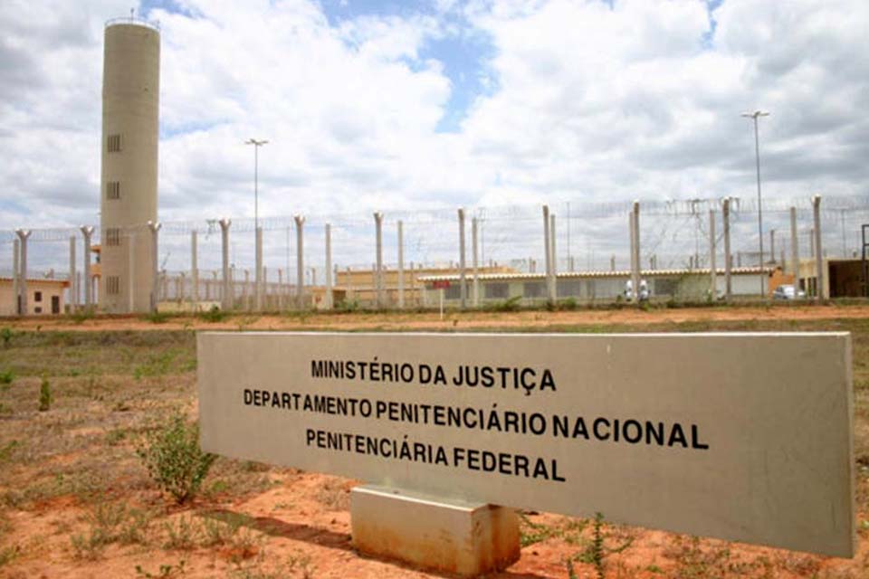 Plano do PCC para sequestrar diretores de presídios federais, agentes e juízes é descoberto na penitenciária federal de Porto Velho, diz jornal