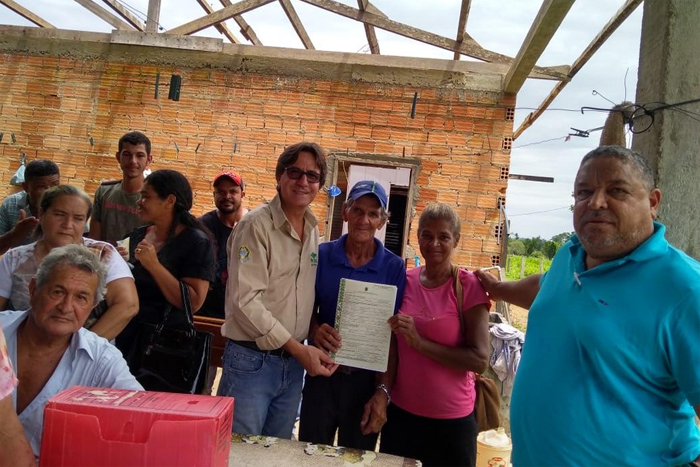 Famílias assentadas recebem títulos da reforma agrária em Seringueiras