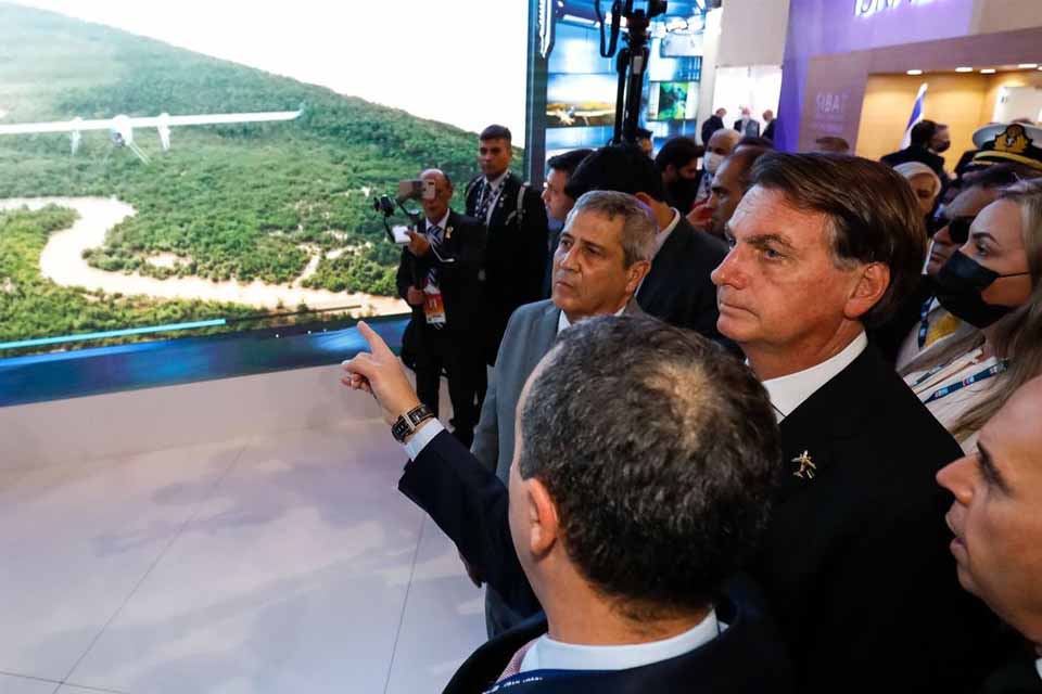 Em Dubai, Bolsonaro diz que ataques em relação à Amazônia não são justos
