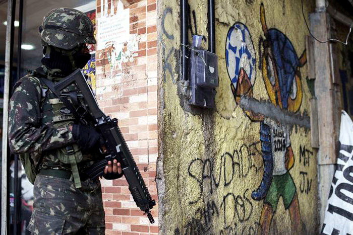 Subcomandante de UPP é assassinado em lanchonete no Rio