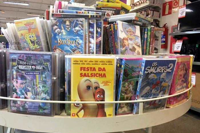 Espaço do leitor – Americanas da Av. Carlos Gomes vende animação para adultos em seção de DVDs infantis