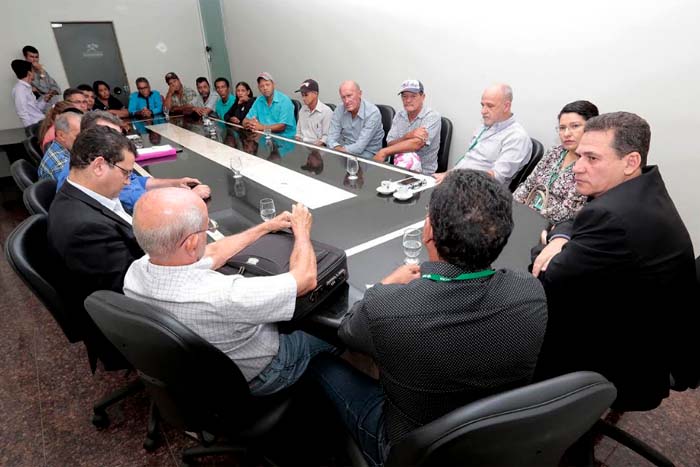Maurão de Carvalho media acordo para famílias na região rural de Porto Velho