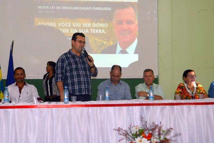 Ezequiel Junior e Lucio Mosquini apresentam Medida Provisória aos agricultores de Machadinho