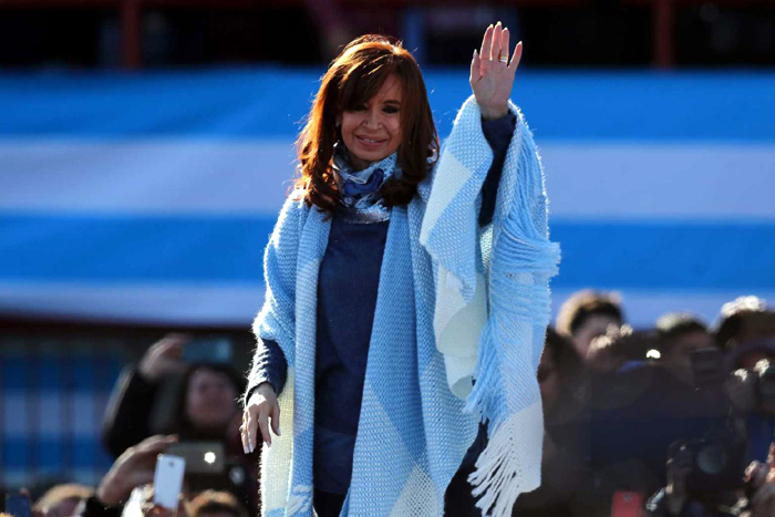Cristina Kirchner é eleita para uma vaga no Senado argentino