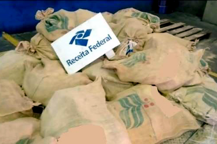 Receita Federal apreende 935 kg de cocaína no Porto de Santos