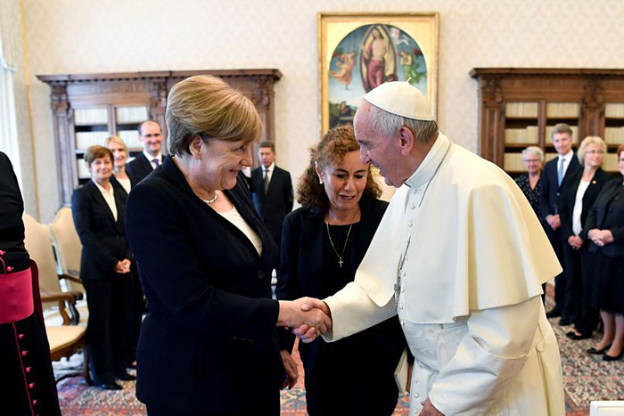 No Vaticano, Papa e Merkel defendem mundo 'sem muros'