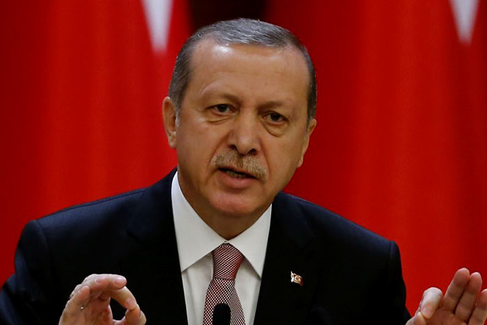 Na véspera de aniversário de golpe frustrado, Turquia expurga 7 mil