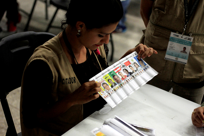 Suspeita de fraude faz OEA pedir novas eleições em Honduras