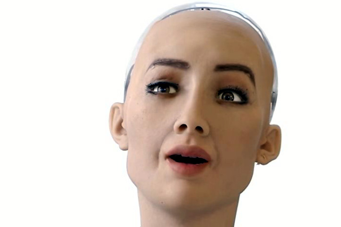 Veja “Sophia” a robô mais inteligente do mundo dar seus primeiros passos