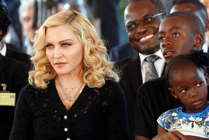 Madonna inaugura unidade pediátrica em hospital no Maláui