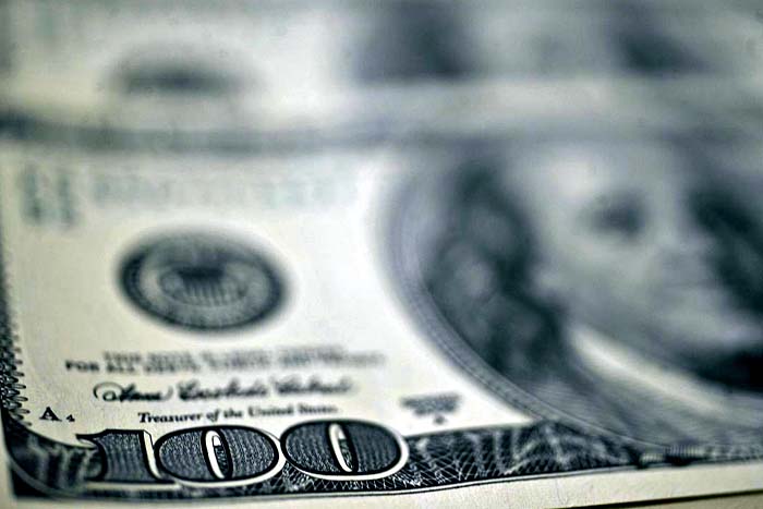 Dólar tem quinta alta consecutiva e fecha o dia cotado a R$ 3,92