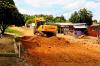 Semosp de Ji-Paraná realiza serviço de escavação e alinhamento de solo da rua Cruzeiro do Sul