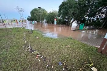 Nível do Guaíba fica abaixo de 5 metros pela 1ª vez desde sábado; Porto Alegre segue inundada