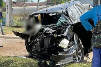 Motorista morre após colidir caminhonete contra árvore em Ariquemes
