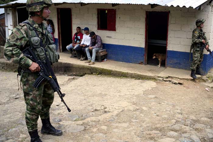 Equador envia delegação para identificar corpos na Colômbia