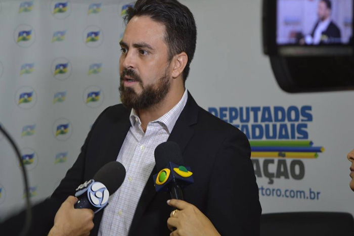 Léo Moraes visita Extrema e participa de audiência pública para debater emancipação do distrito