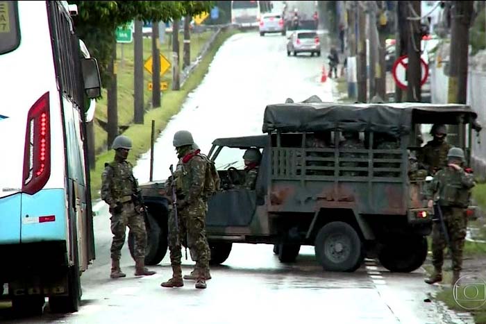 Forças Armadas e PF  fazem operação no Rio de Janeiro