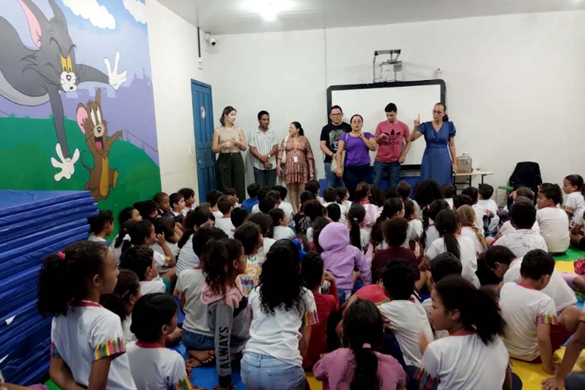 Semed recebe kits educativos do CAU/RO para estudantes da educação infantil