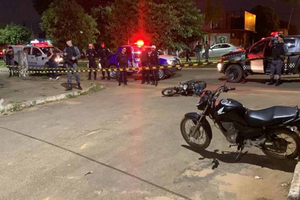 Homens armados invadem salão e acertam tiros em barbeiro e cliente