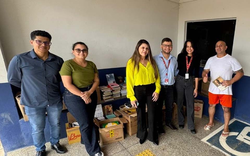 Projeto “Reescrevendo Histórias” do MPRO doa mais de 500 livros a unidade prisional em Porto Velho
