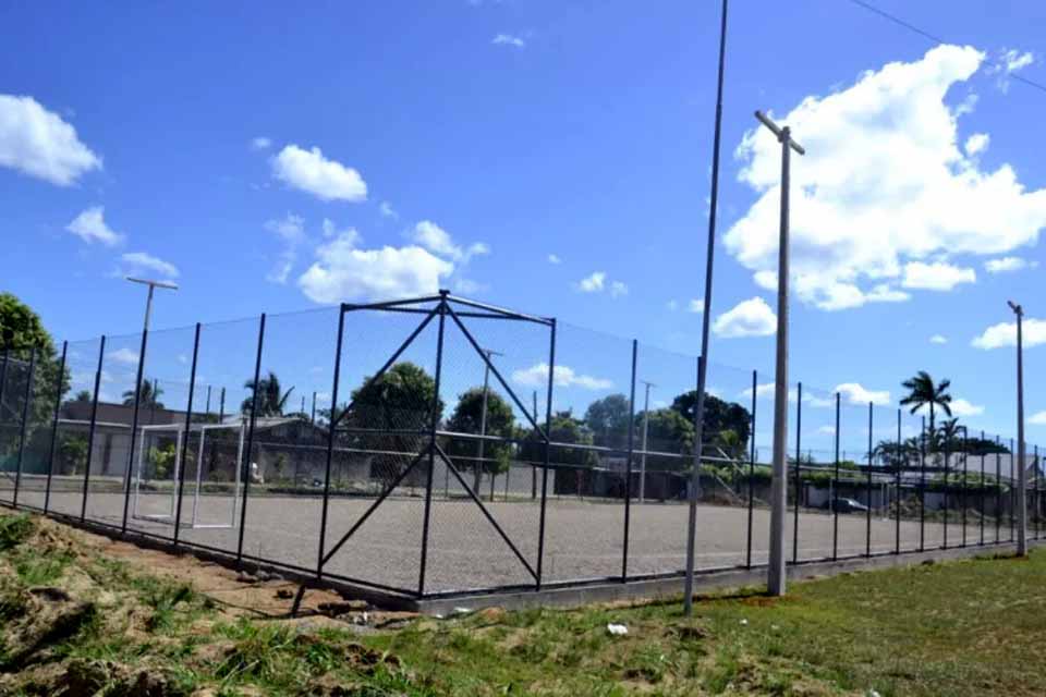 Vilhena ganha três novas quadras de futebol society para lazer e esporte