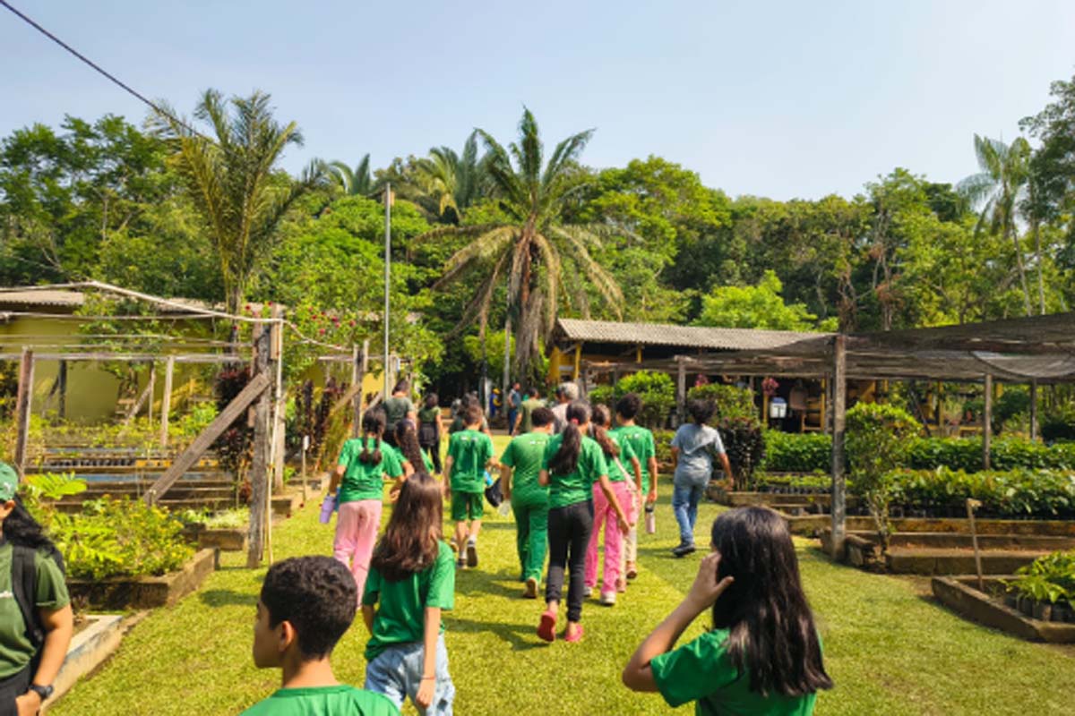 Passeio educativo leva alunos da EMEIEF Belezas do Buriti ao contato com a natureza em Porto Velho