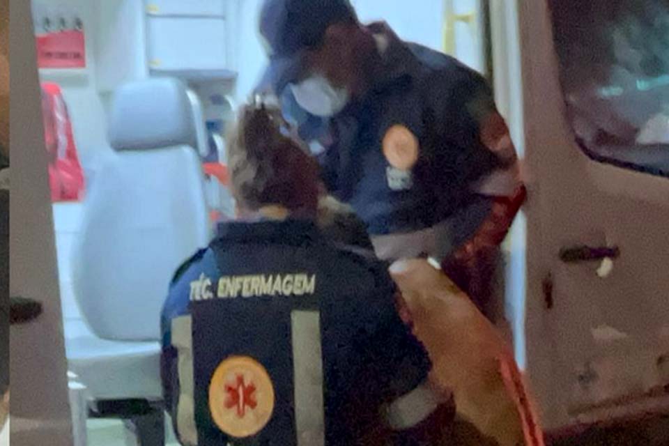 Homem de 28 anos é espancado a pauladas em bar na zona sul