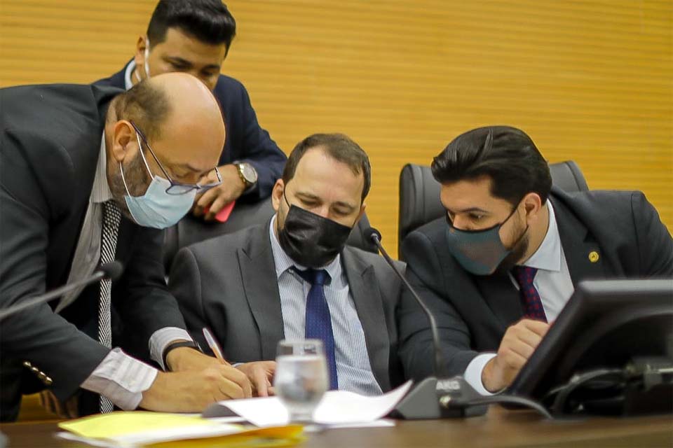 Emenda do presidente Alex Redano garante recuperação de estradas em Governador Jorge Teixeira