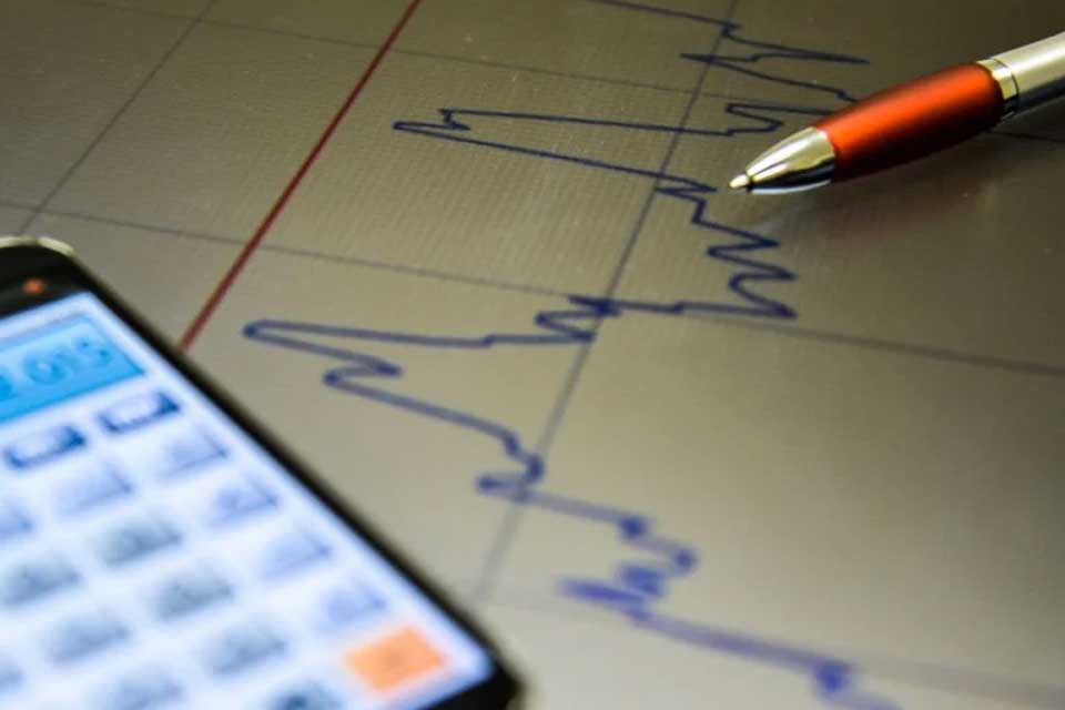 Endividamento brasileiro chega a 90% do PIB e acende alerta fiscal