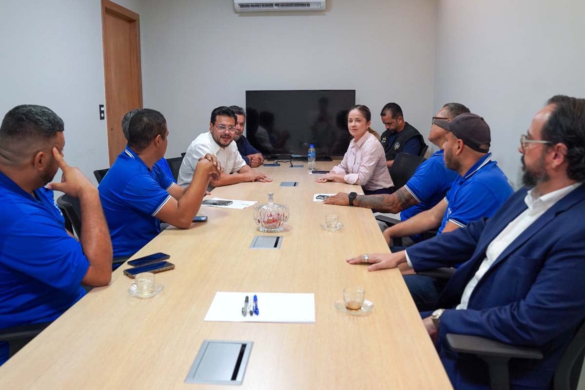 Deputado Marcelo Cruz participa de reunião na AGERO para discutir demandas dos taxistas de Rondônia