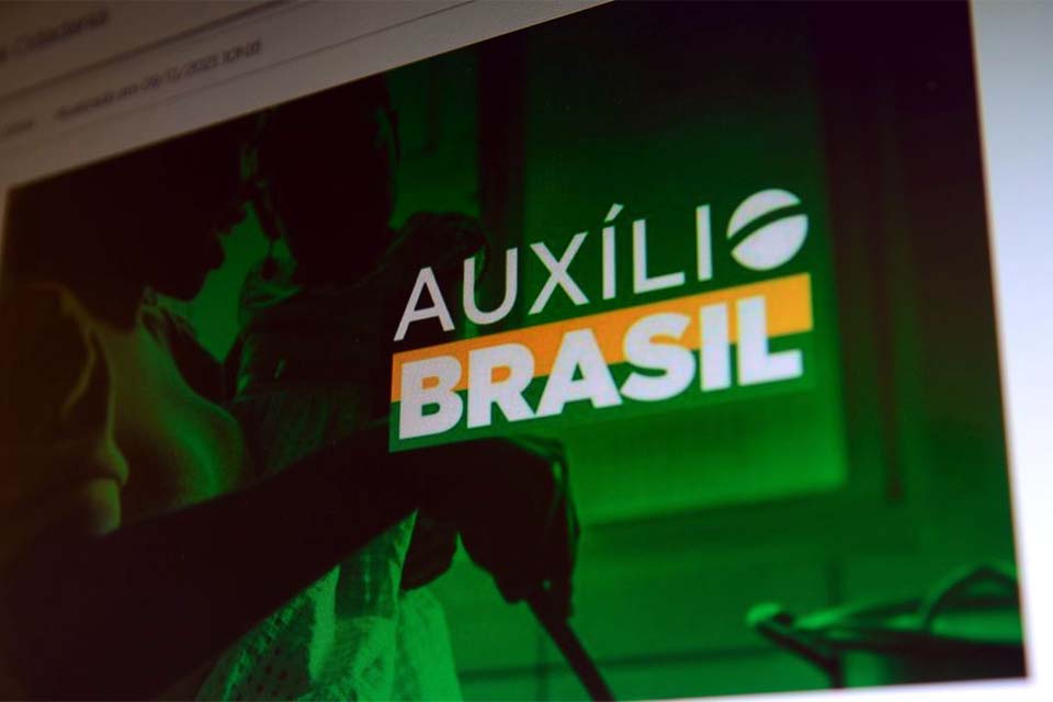 Auxílio Brasil: Caixa paga hoje famílias cadastradas com NIS final 3