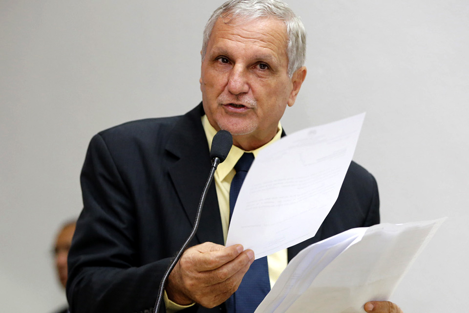 Adelino Follador critica cartel dos laticínios e leva o assunto à Assembleia e ao Ministério Público 