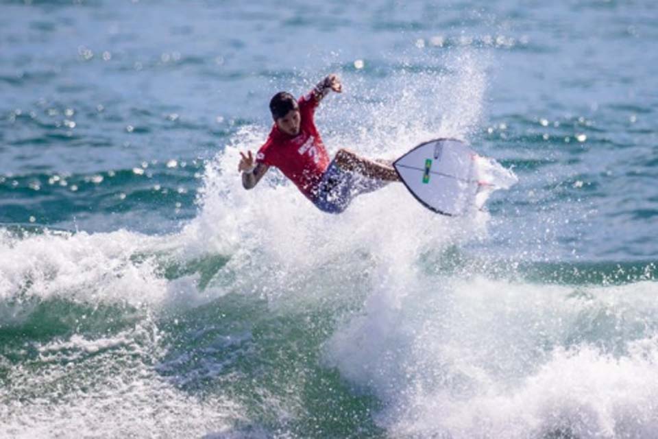 Silvana, Medina e Ítalo avançam às quartas de final do surfe em Tóquio