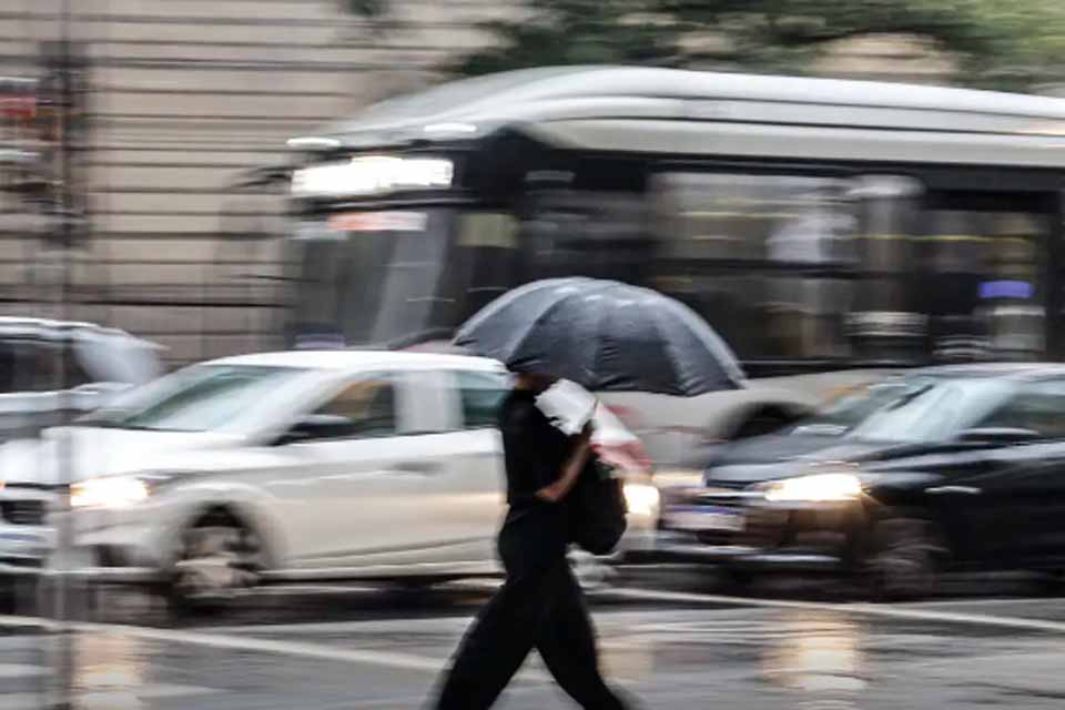 Temporal inunda ABC e 96 mil domicílios ficam sem energia