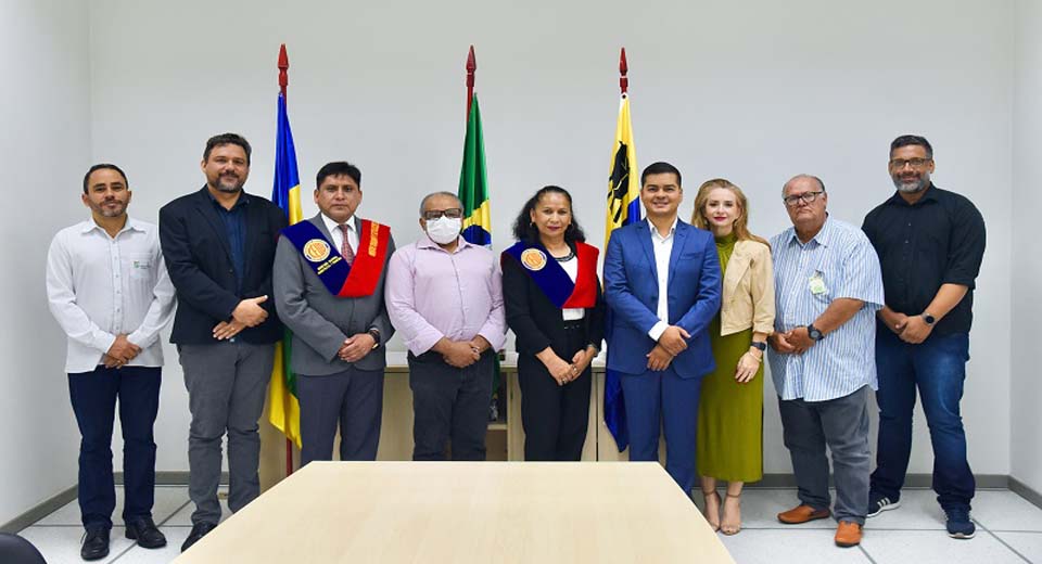 IFRO se reúne com Comitê Executivo da Universidade Boliviana visando futuras parcerias