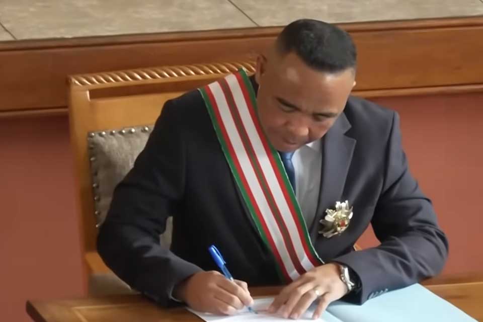 Líder do golpe em Madagascar toma posse e promete “refundação nacional”