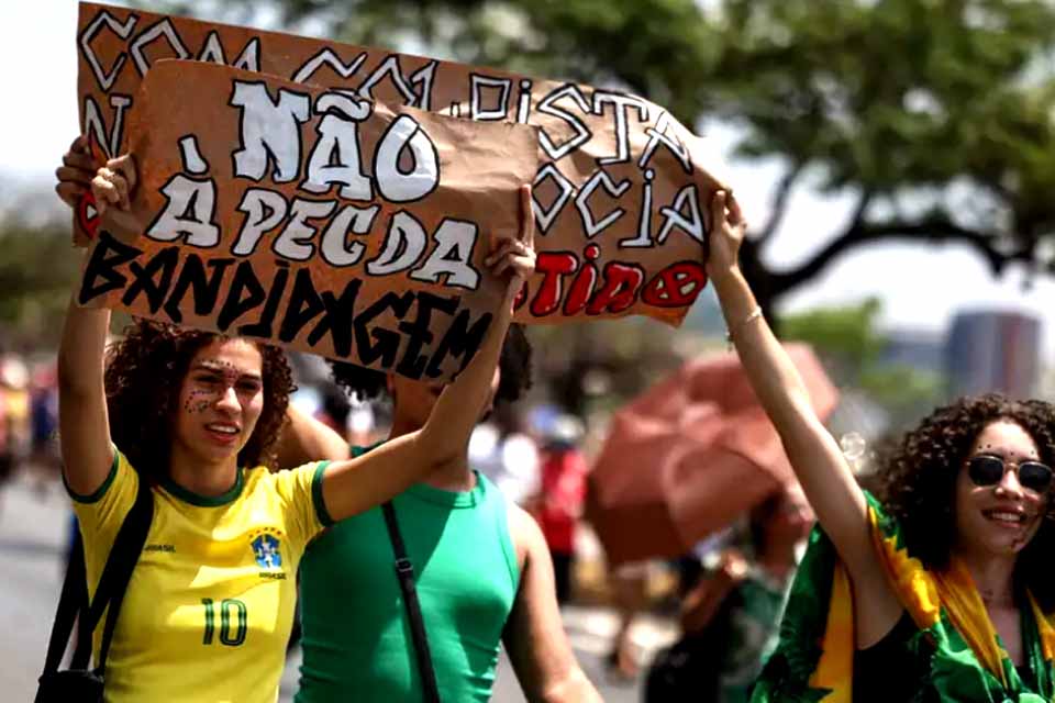 Em todo país, milhares protestam contra anistia e PEC da Blindagem