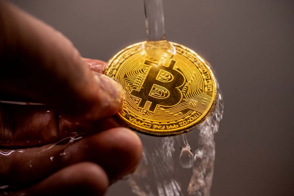 Operação combate lavagem de dinheiro no mercado de criptomoedas