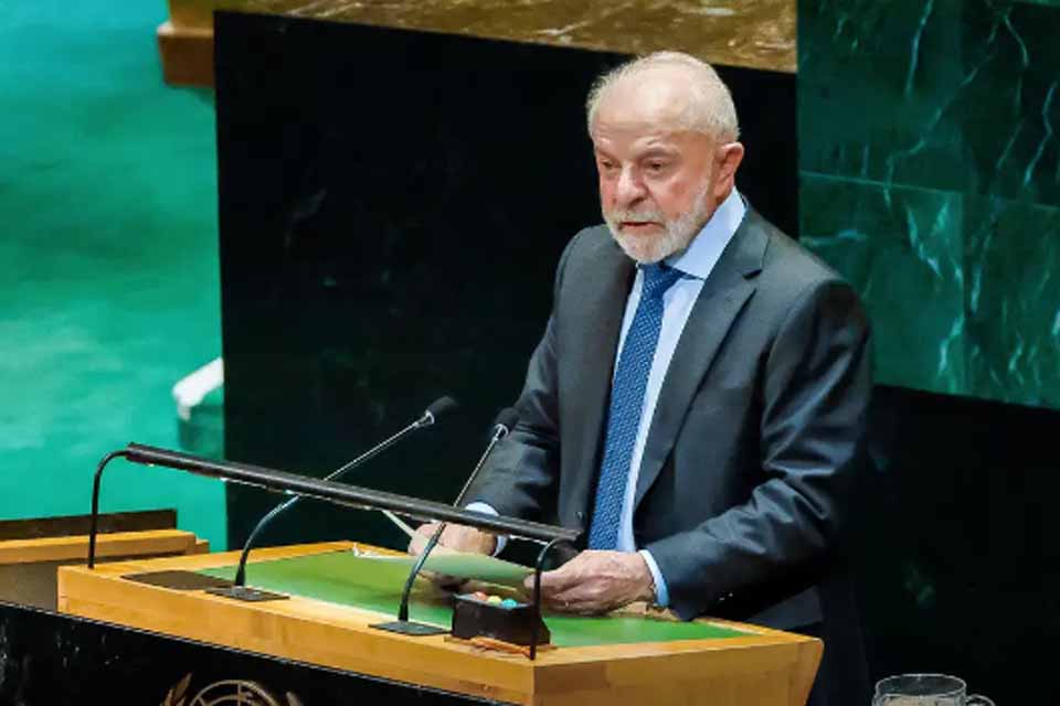 Lula diz que manifestações são “espetáculo da democracia” 