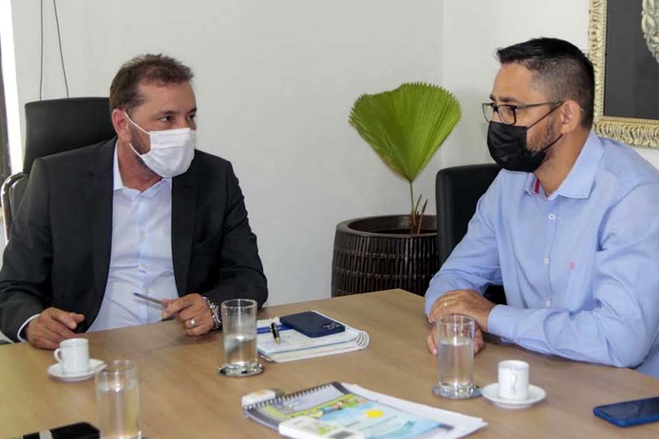 Deputado Anderson Pereira se reúne com prefeito Hildon Chaves para discutir o asfaltamento no bairro Nova Esperança