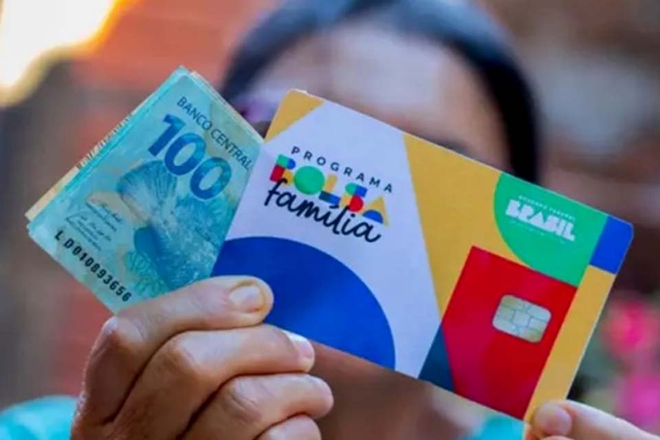 Beneficiários com NIS de final 8 recebem o novo Bolsa Família
